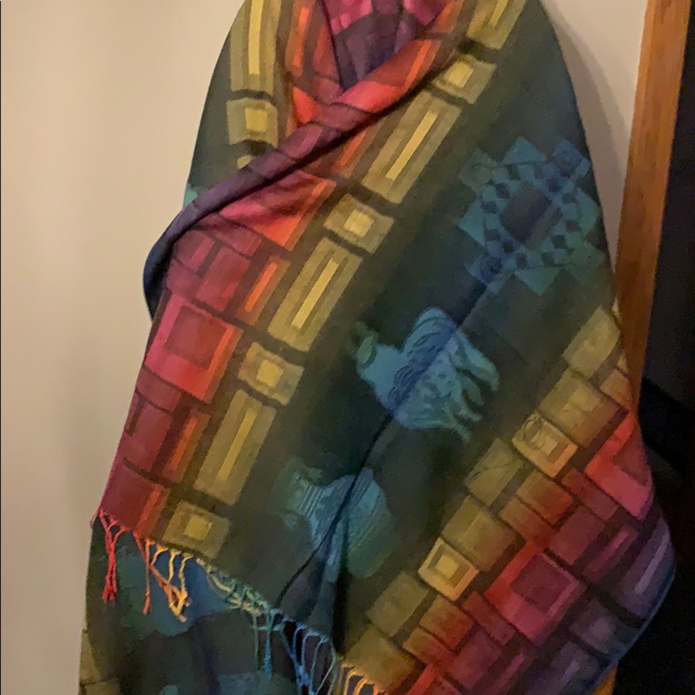 Wraps with unique  Peruvian motives